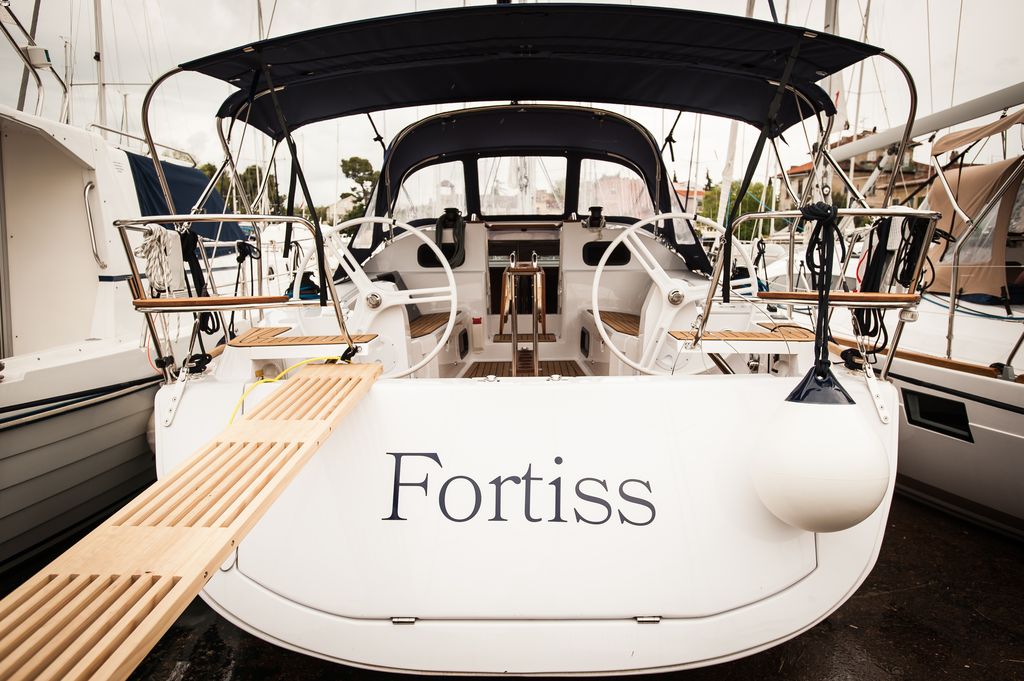 Elan 40 Impression (3Cab/2WC) „Fortiss“ als Charteryacht