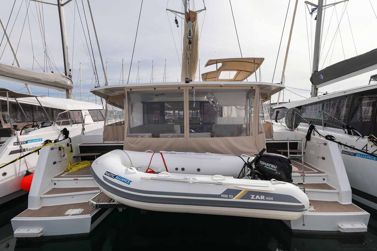 Astréa 42 (4+2cab) „Alchiba“ als Charteryacht