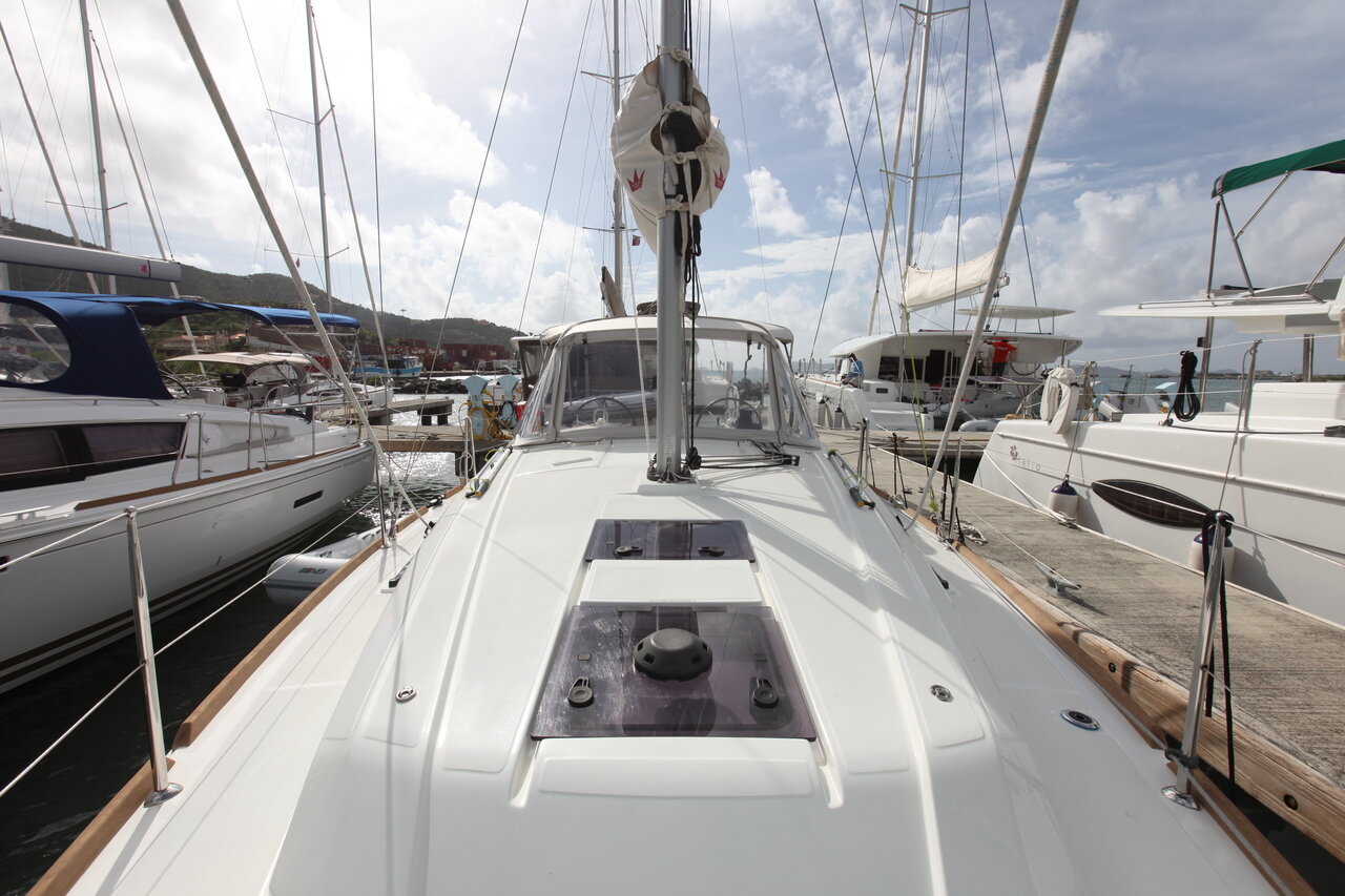 Oceanis 35.1 (2cab) „Cozmo“ als Charteryacht