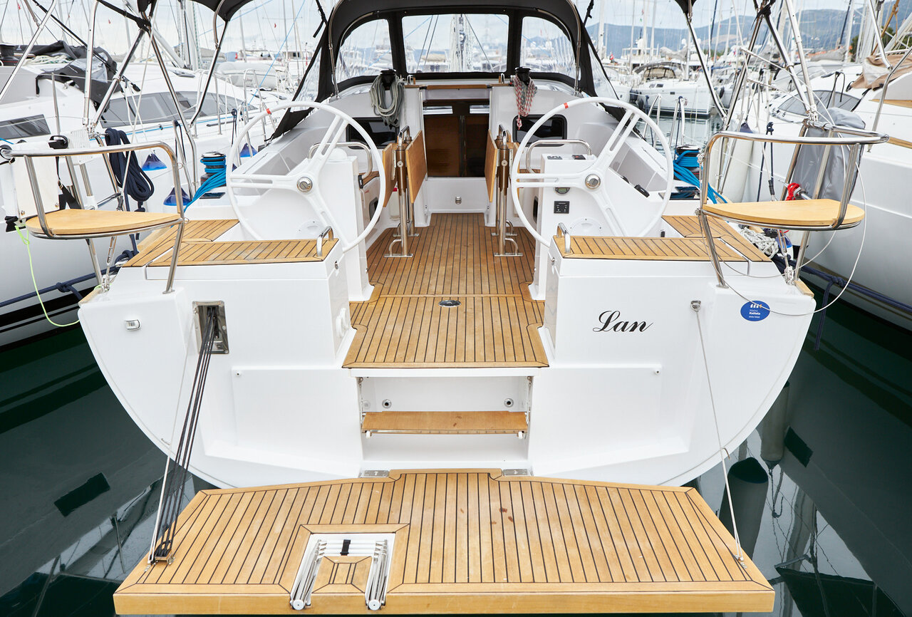 Elan Impression 45.1 (4cab) „Lan“ als Charteryacht