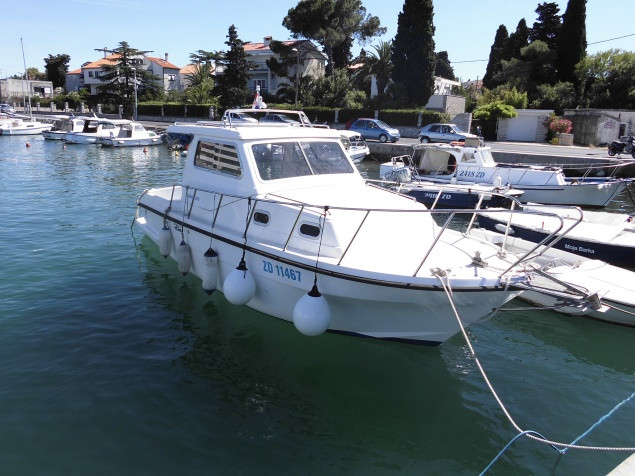 Damor 800 „Zadar“ als Charteryacht