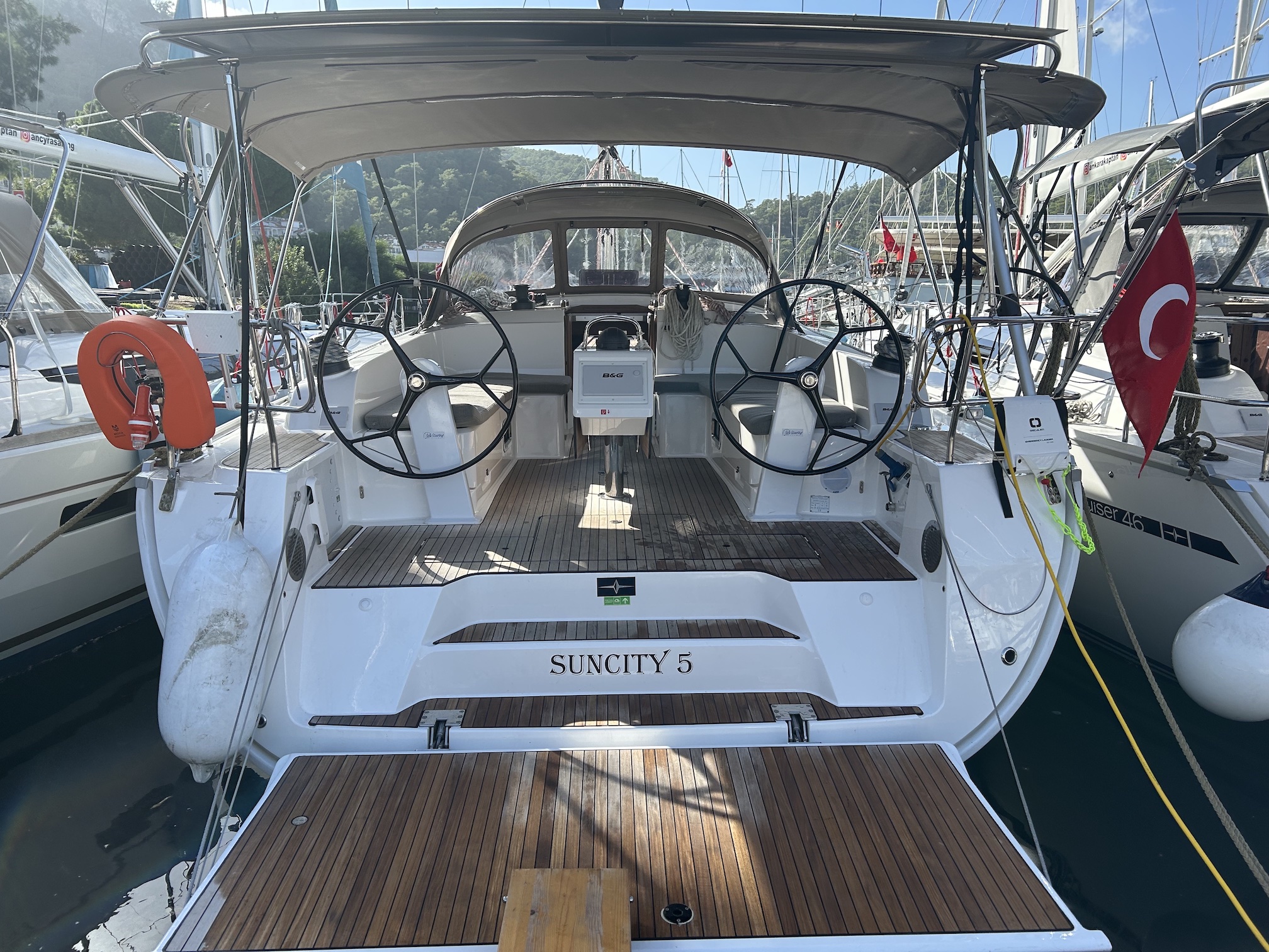 Bavaria Cruiser 46 (4 cab/3WC) „Suncity 5“ als Charteryacht