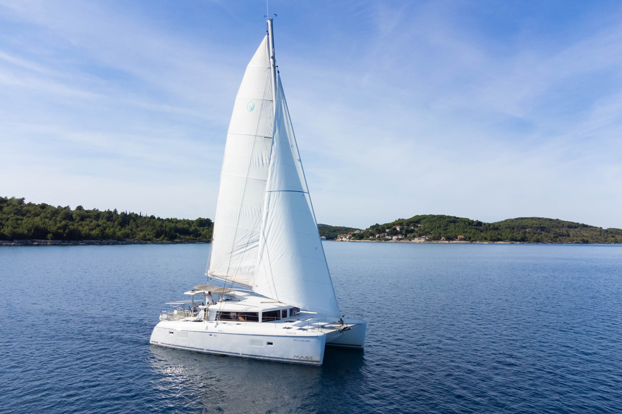 Lagoon 421 (4+1 cab) „Patch Work“ als Charteryacht