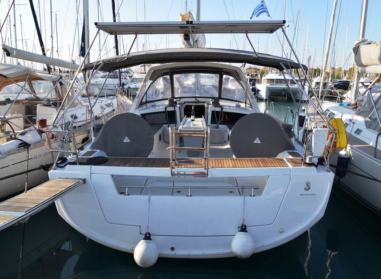 Oceanis 48 „Pherousa“ als Charteryacht