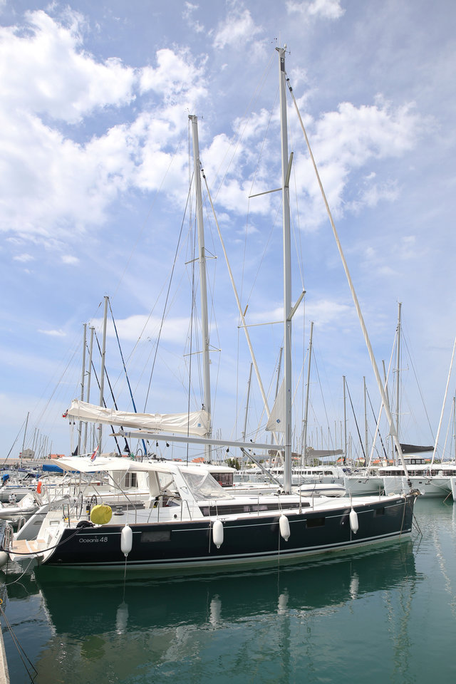 Oceanis 48 „San Clemente“ als Charteryacht