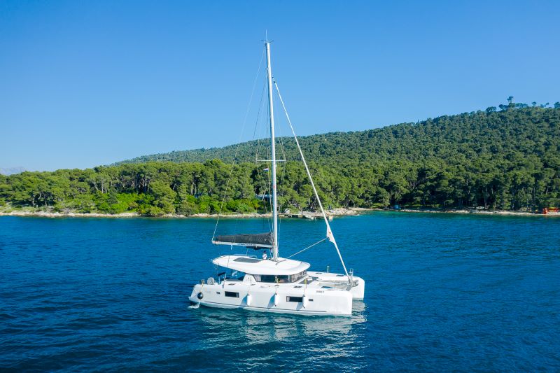 Lagoon 42 (4+2cab/4wc) „Brattia“ als Charteryacht