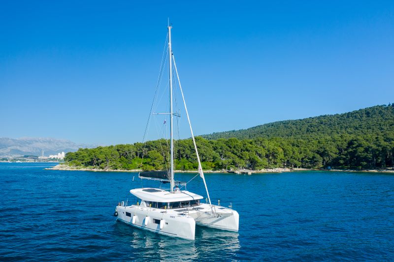 Lagoon 42 (4+2cab/4wc) „Ladesta“ als Charteryacht