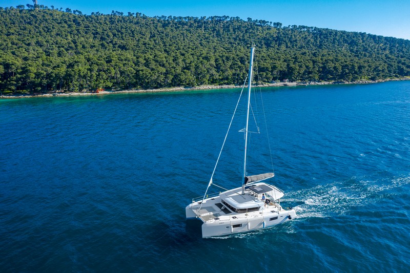 Lagoon 42 (4+2cab/4wc) „Luminor“ als Charteryacht