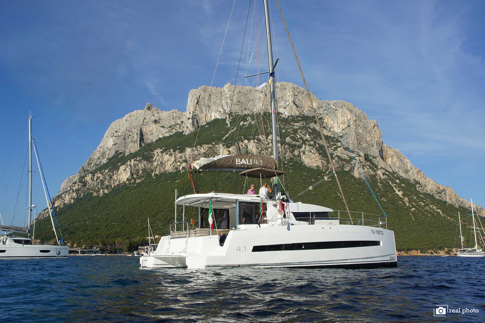 Bali 4.1 (4+2cab/4wc) „Dafne“ als Charteryacht