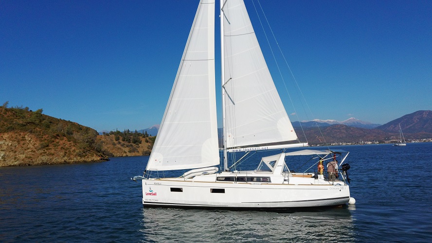 Oceanis 38.1 (3cab2wc) „Rosa Bella“ als Charteryacht