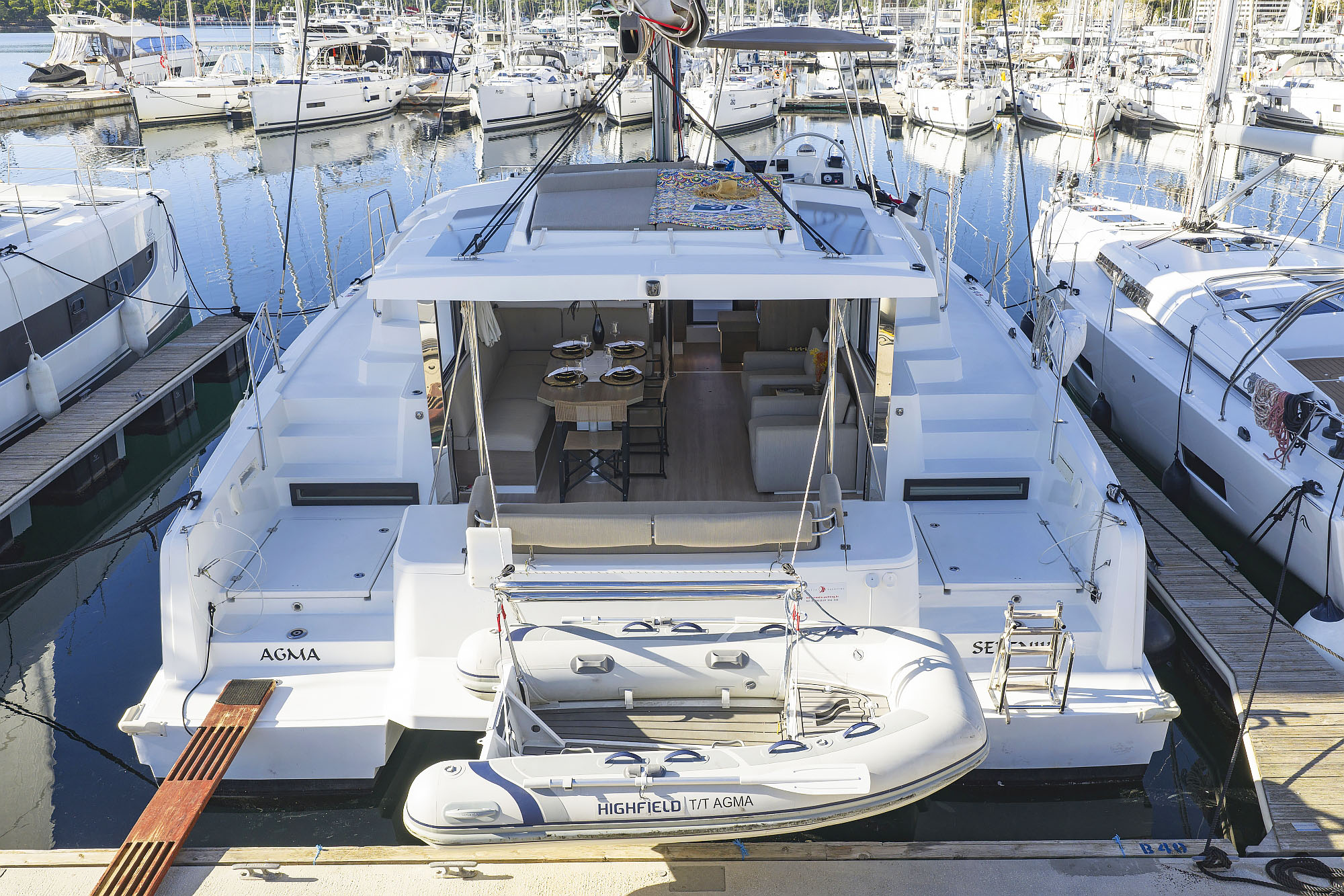 Bali 4.2 „Agma“ als Charteryacht