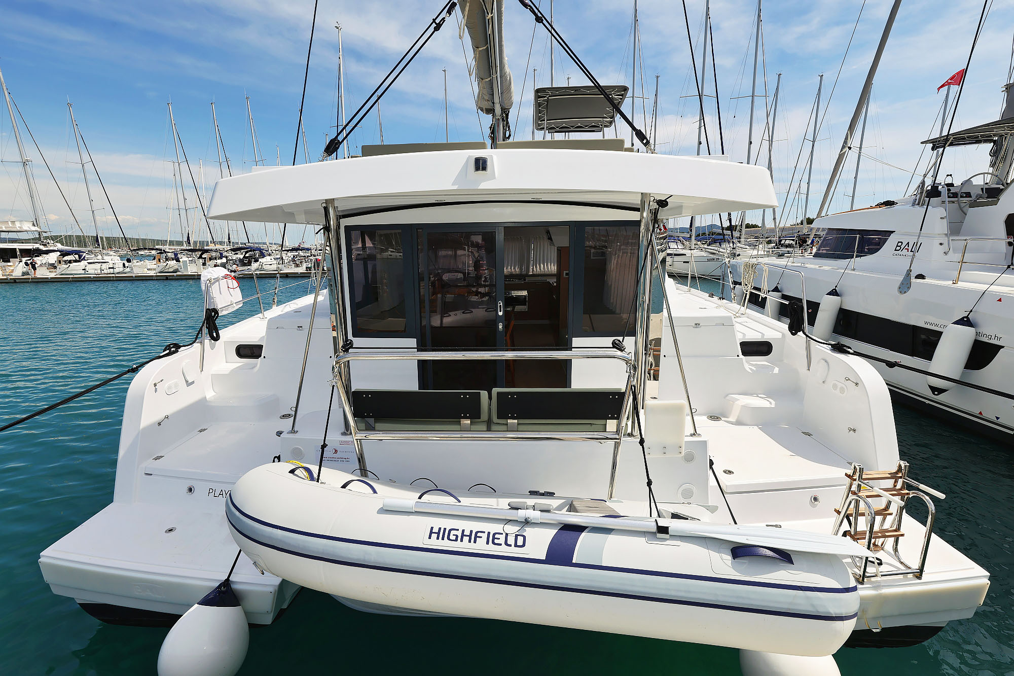 Bali Catspace OV „Playtime - OW“ als Charteryacht