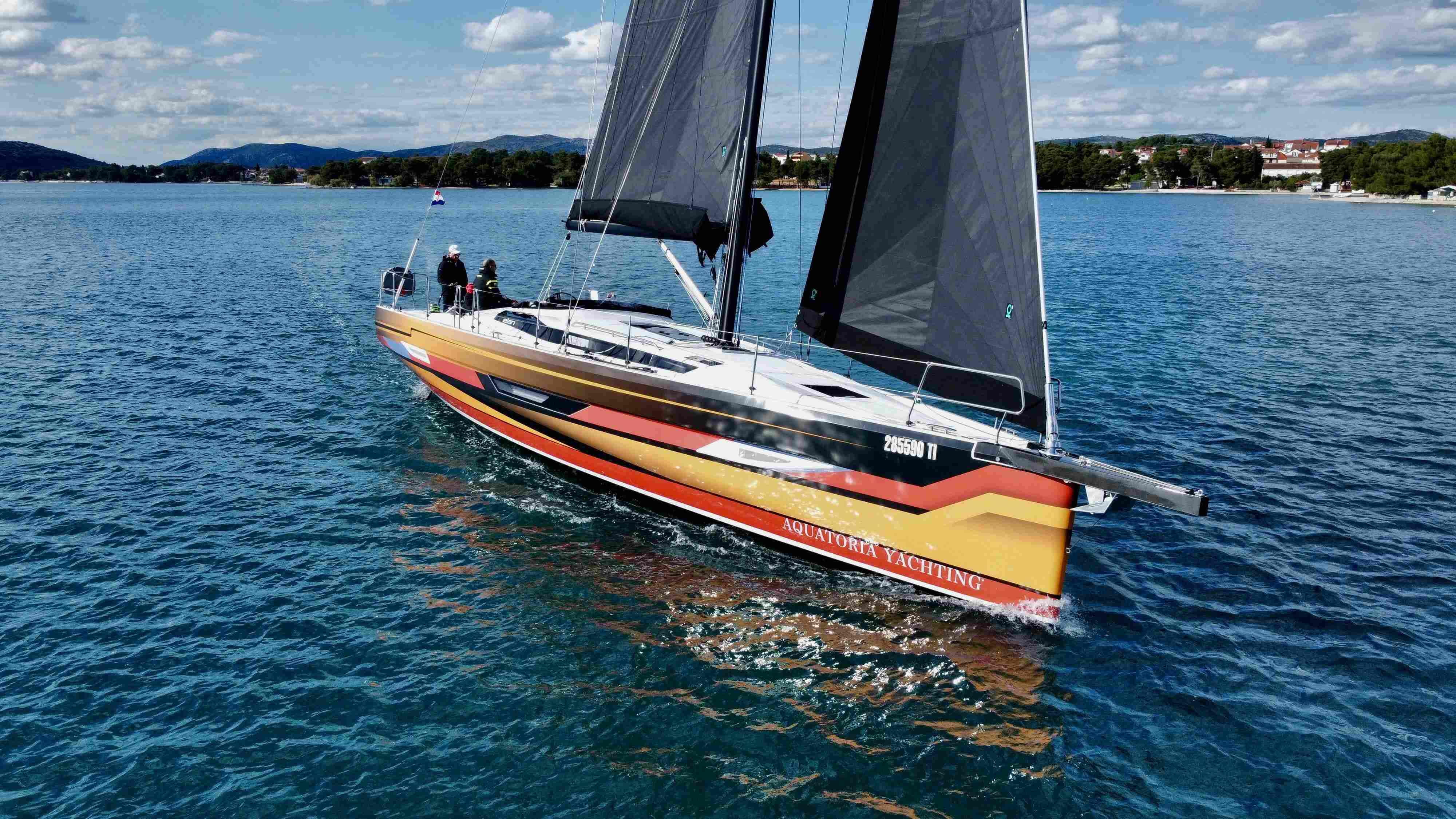 Elan E6 „Iron Man“ als Charteryacht