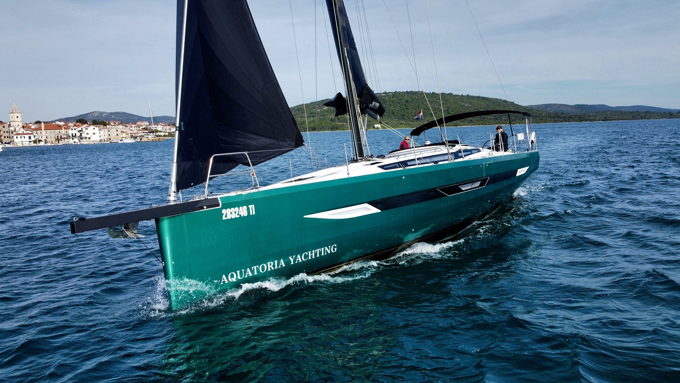 Elan E6 „Loki“ als Charteryacht