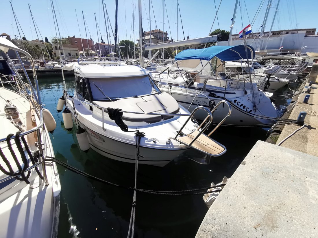 Merry Fisher 795 „Malizia“ als Charteryacht