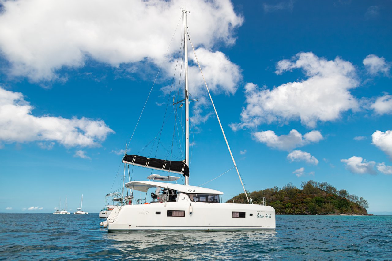 Lagoon 42 (4+2cab/4wc) „Golden Bride“ als Charteryacht