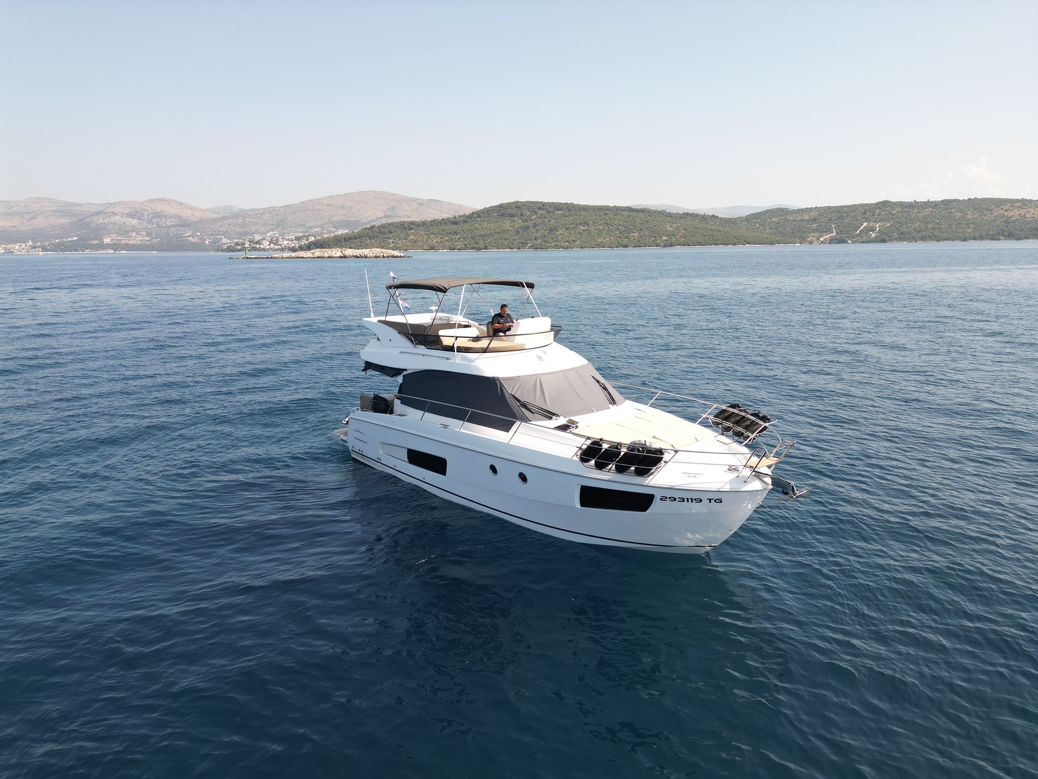 Virtess 420 Fly „Lana“ als Charteryacht