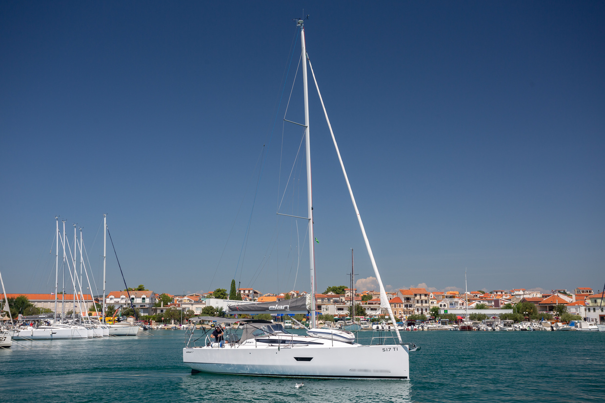 Elan E4 „Paris“ als Charteryacht