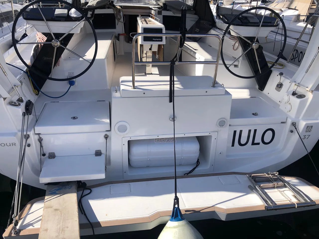 Dufour 37 (2 cab.) „Iulo“ als Charteryacht