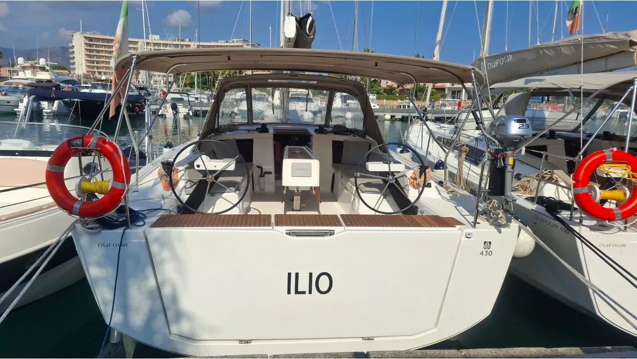 Dufour 430 Grand Large (4cab) „Ilio“ als Charteryacht