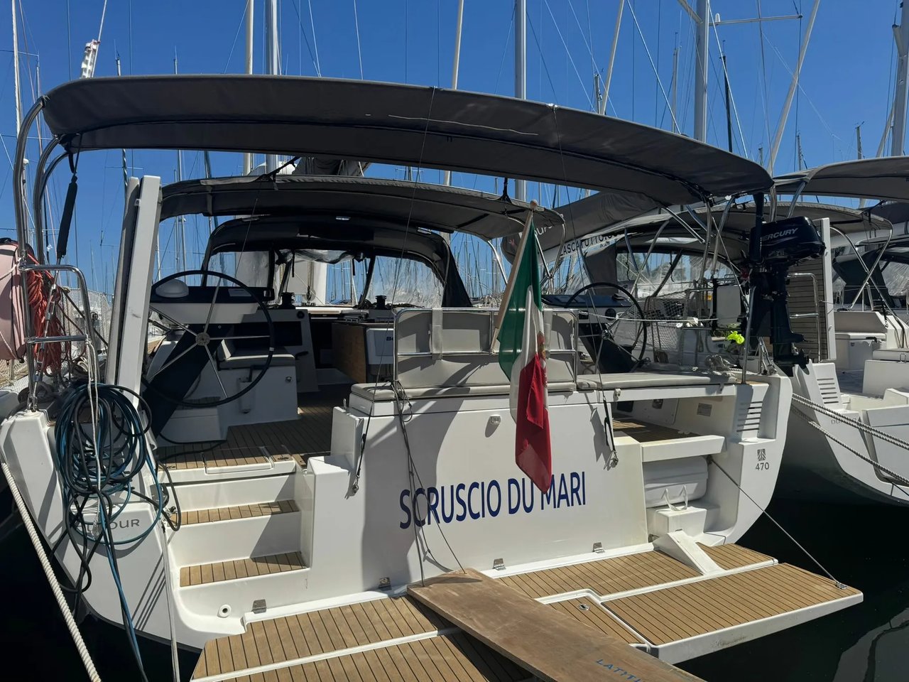 Dufour 470 (4+1cab/ 4 WC) „Scruscio du Mari“ als Charteryacht