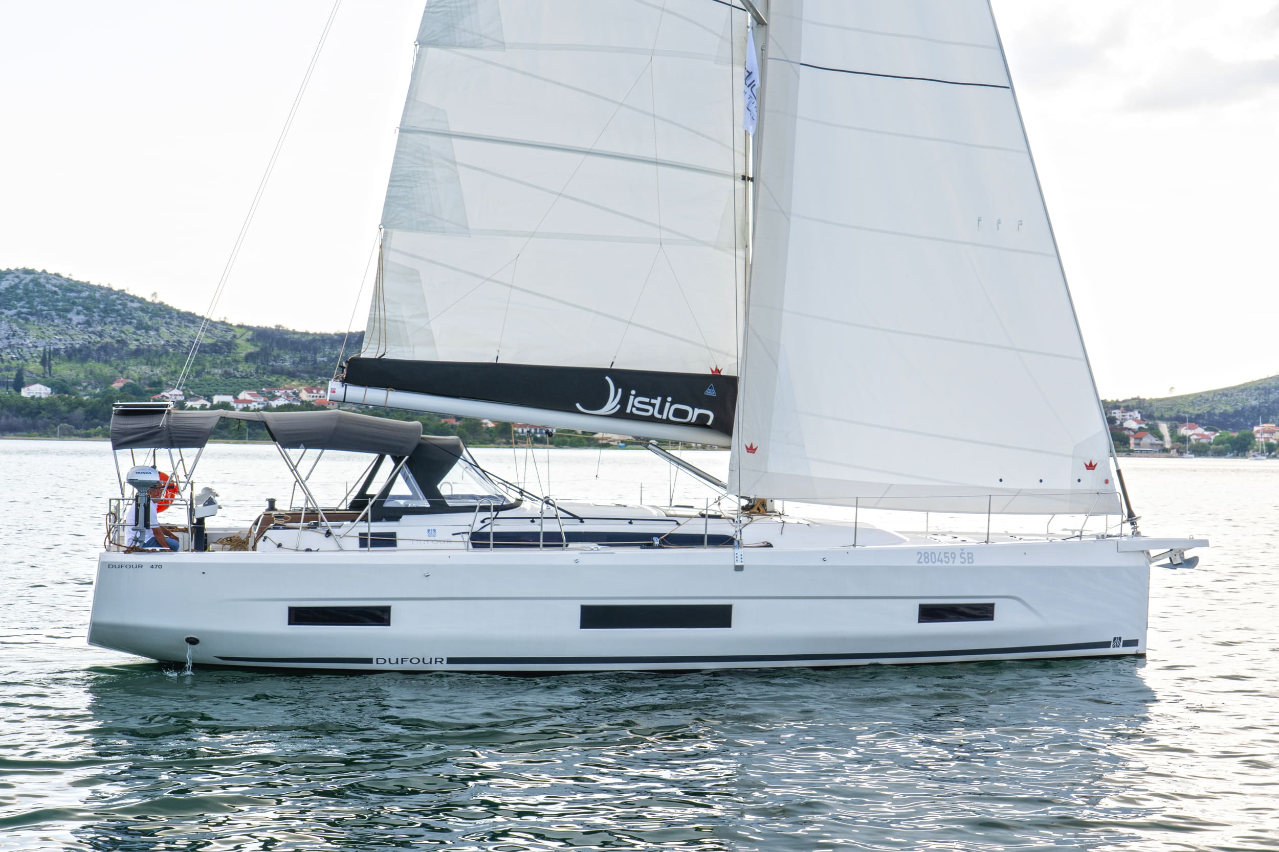 Dufour 470 (4+1cab/ 4 WC) „First Secret“ als Charteryacht