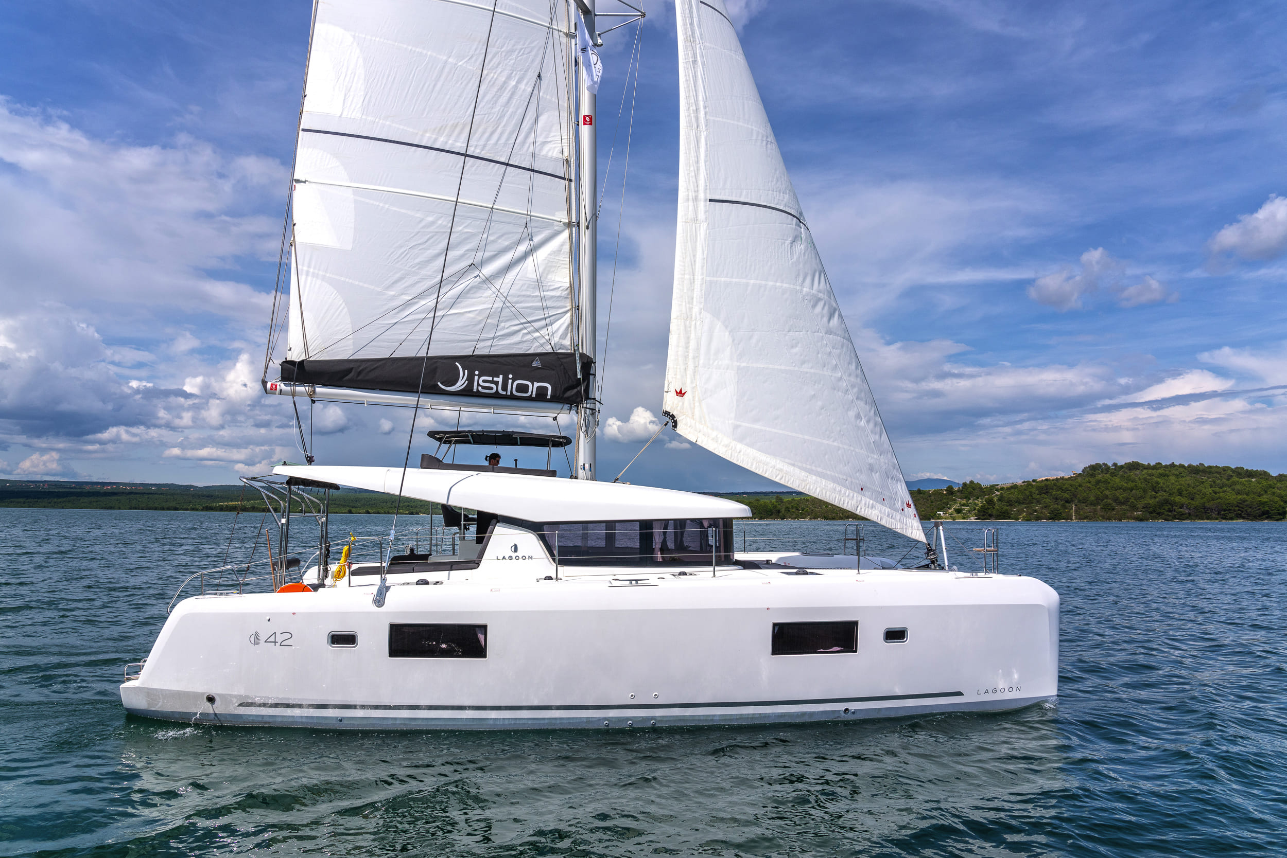 Lagoon 42 (4+2cab/4wc) „First Adventure“ als Charteryacht