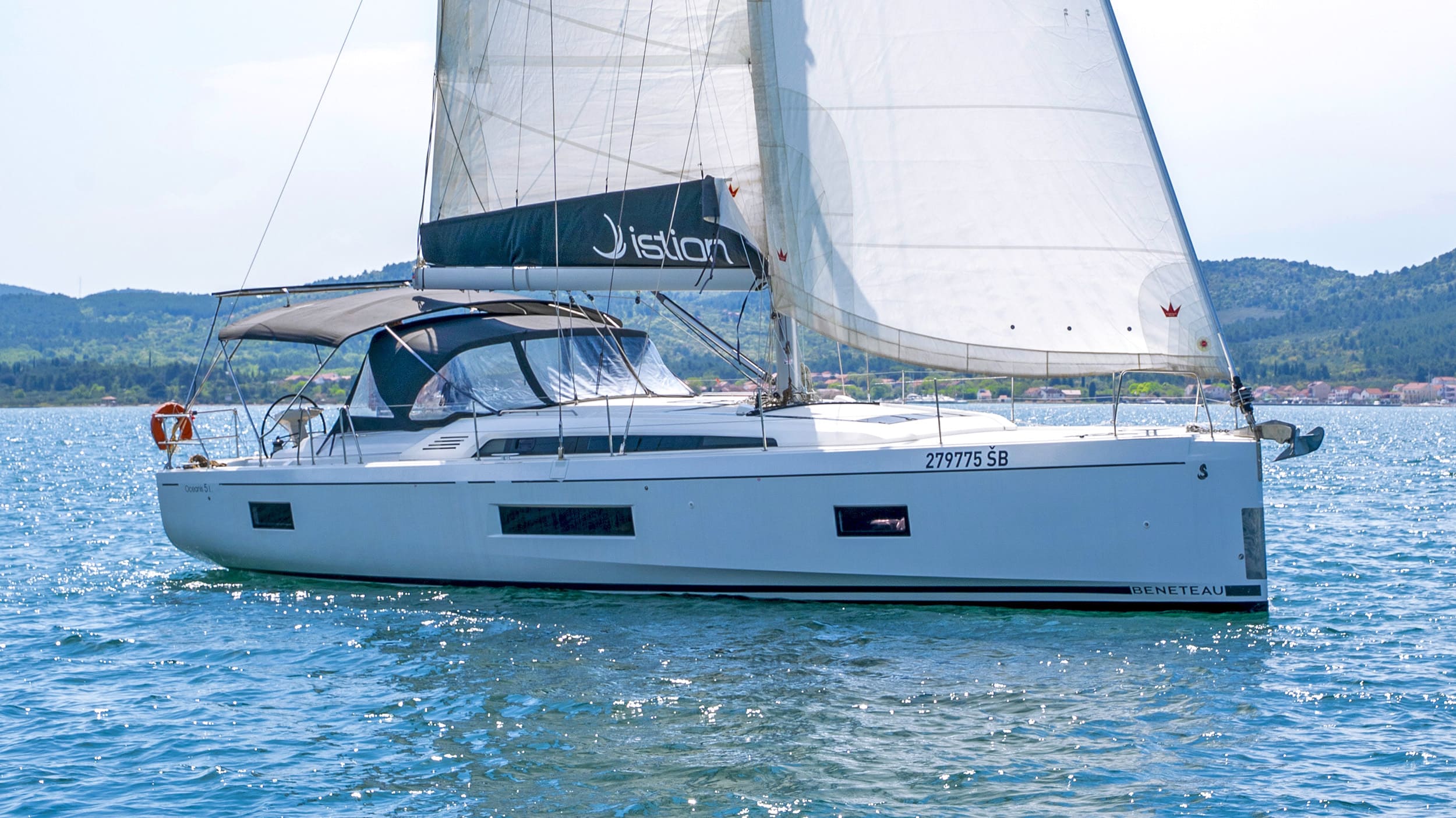 Oceanis 51.1 (5+1 cab, 3+1wc) „First Heartbeat“ als Charteryacht