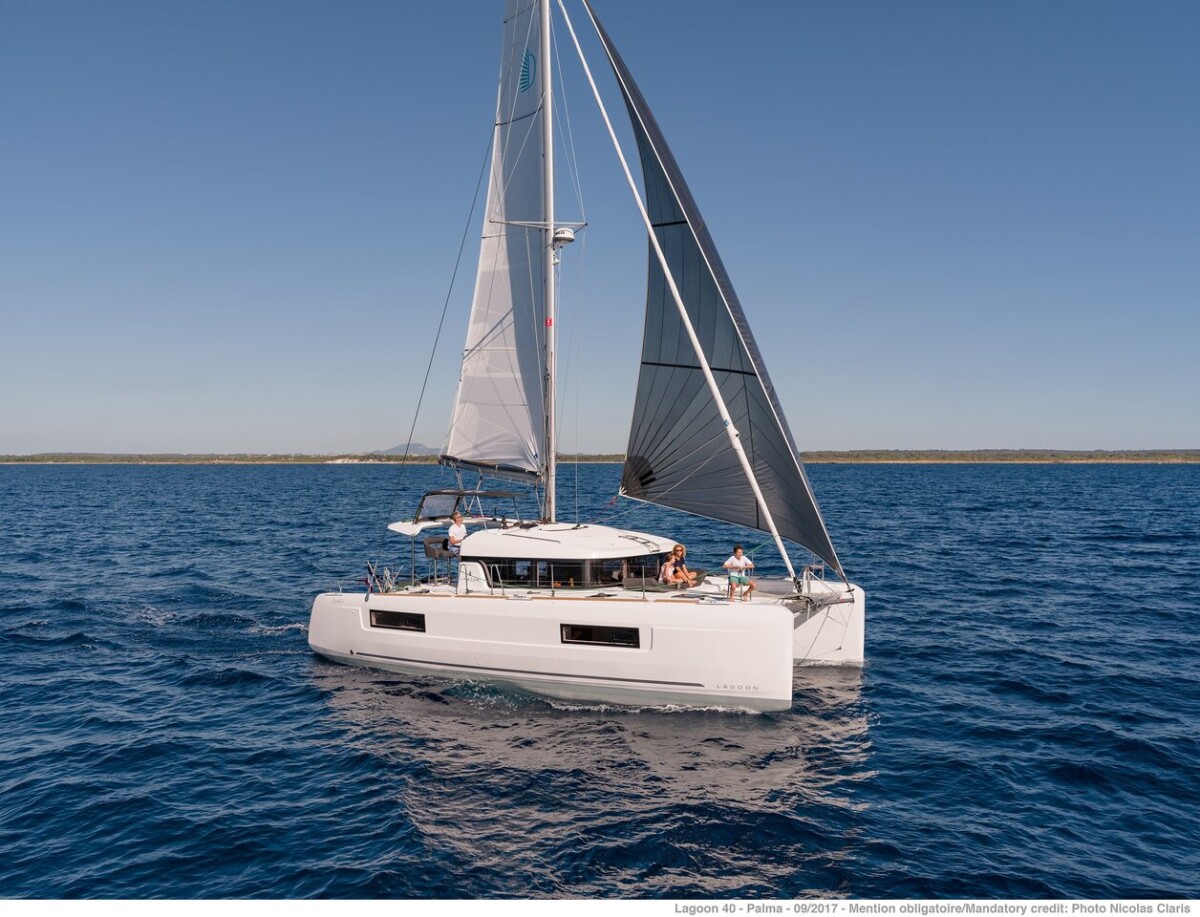 Lagoon 40 (4+2Cab/4wc) „Sailor Moon“ als Charteryacht