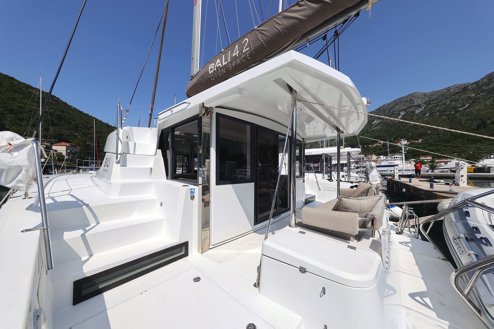 Bali 4.2 „Aglaia“ als Charteryacht