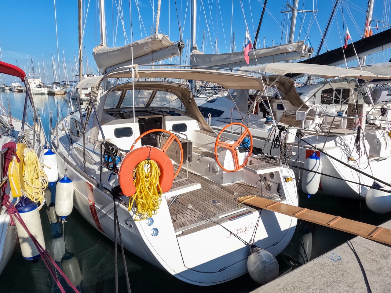 Elan 354 Impression „Orange AS“ als Charteryacht