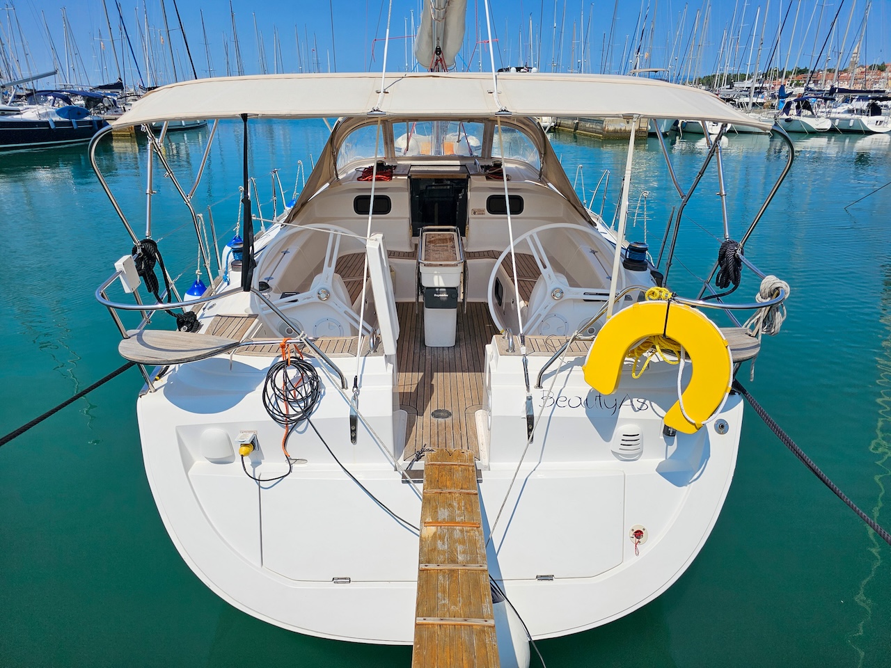 Elan 444 Impression „Beauty As“ als Charteryacht