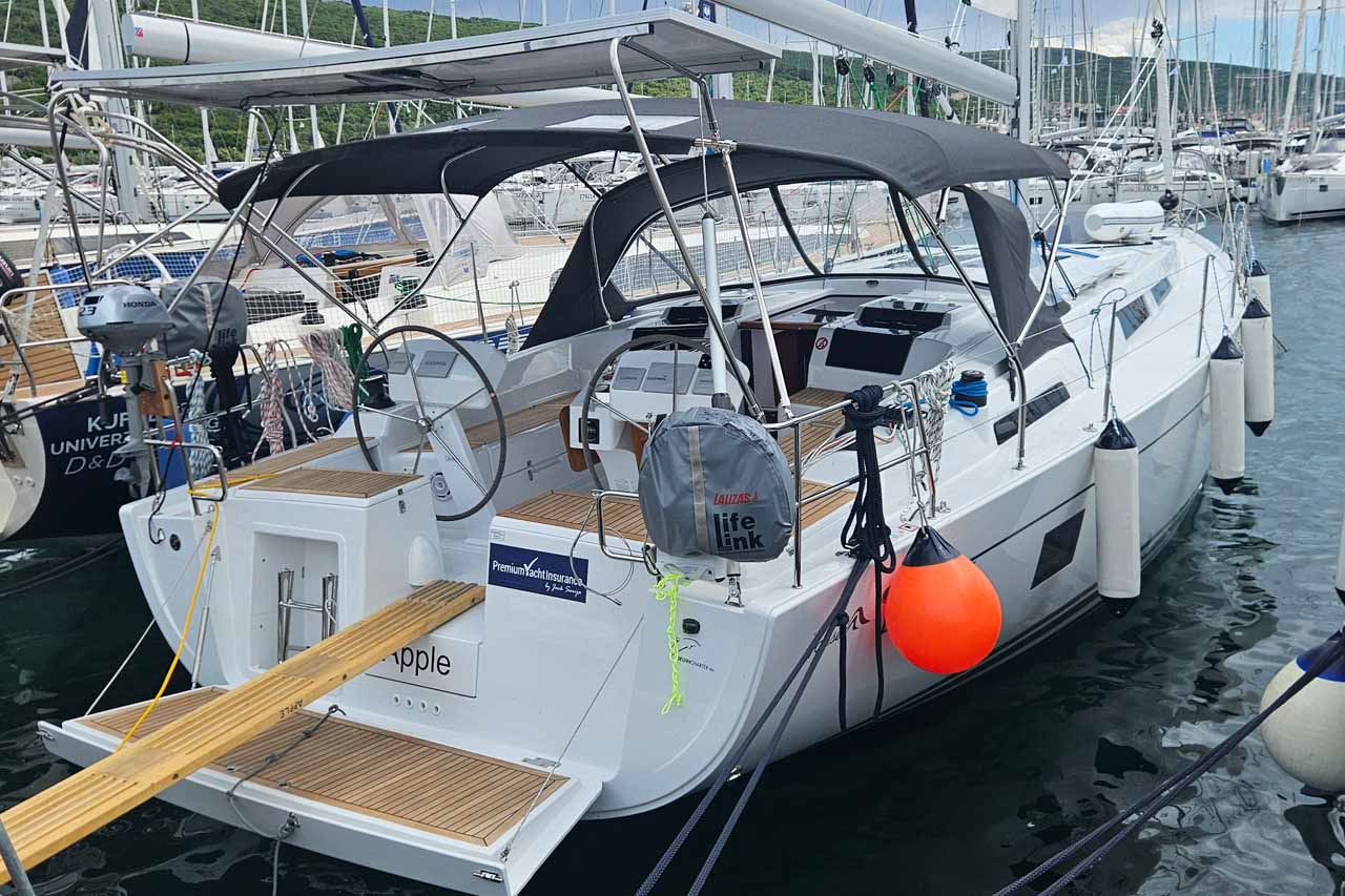 Hanse 458 (4cab/2wc) „Apple“ als Charteryacht