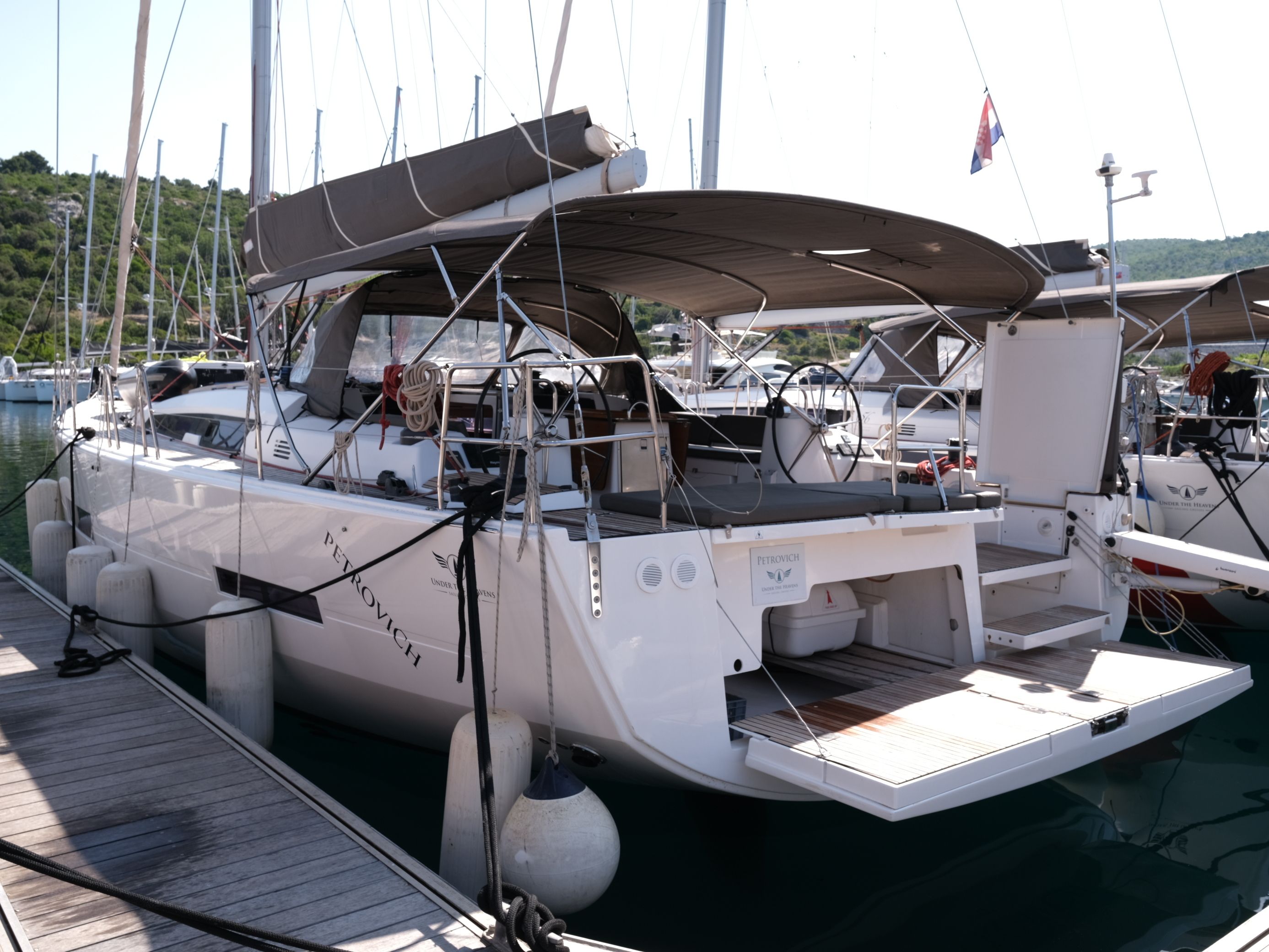 Dufour 560 GL „Petrovich“ als Charteryacht