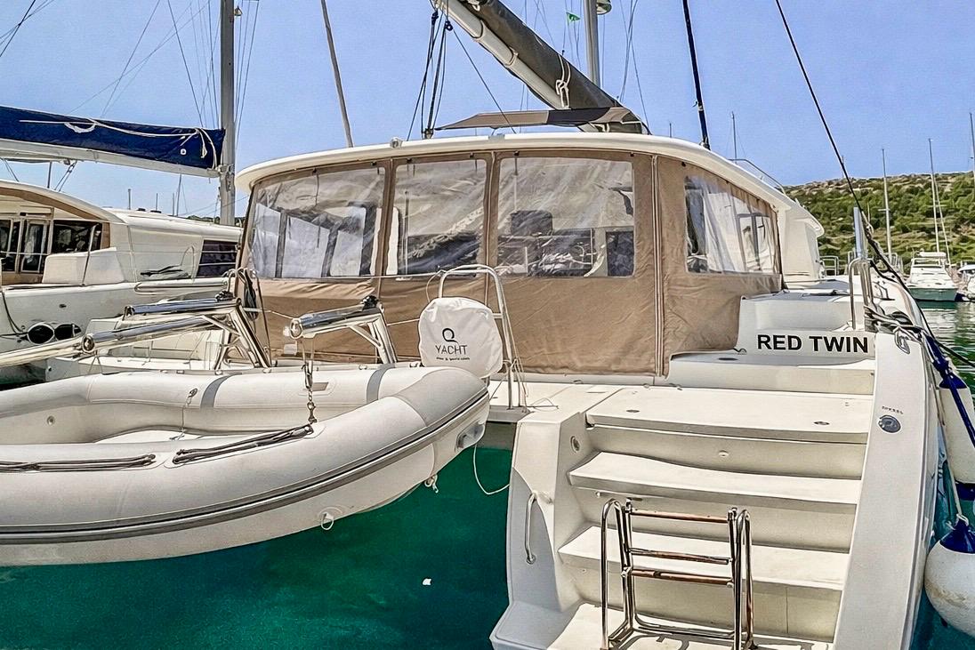 Lagoon 450 F (4+2cab) „Red Twin“ als Charteryacht