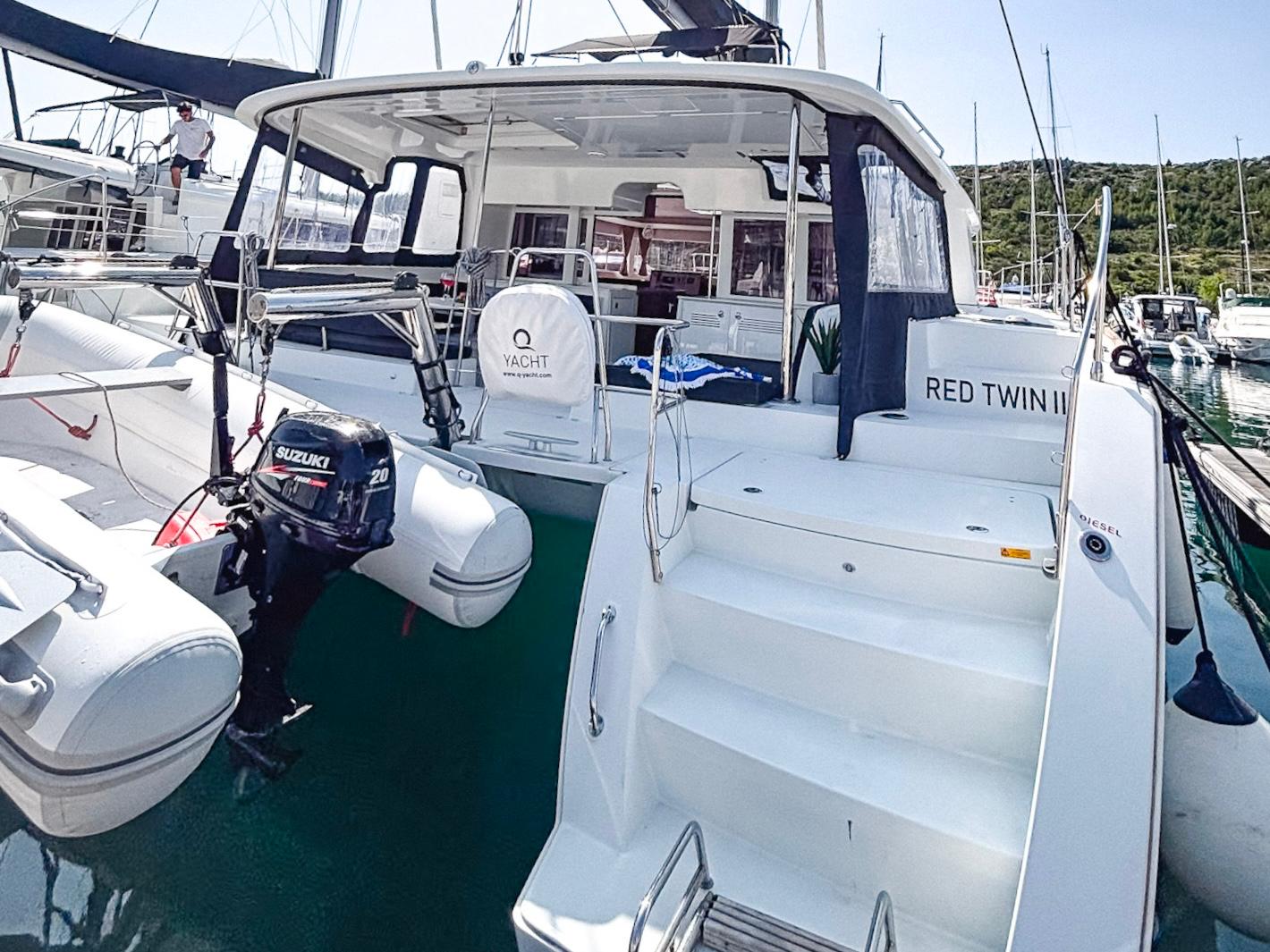 Lagoon 450 F (4+2cab) „Red Twin II“ als Charteryacht