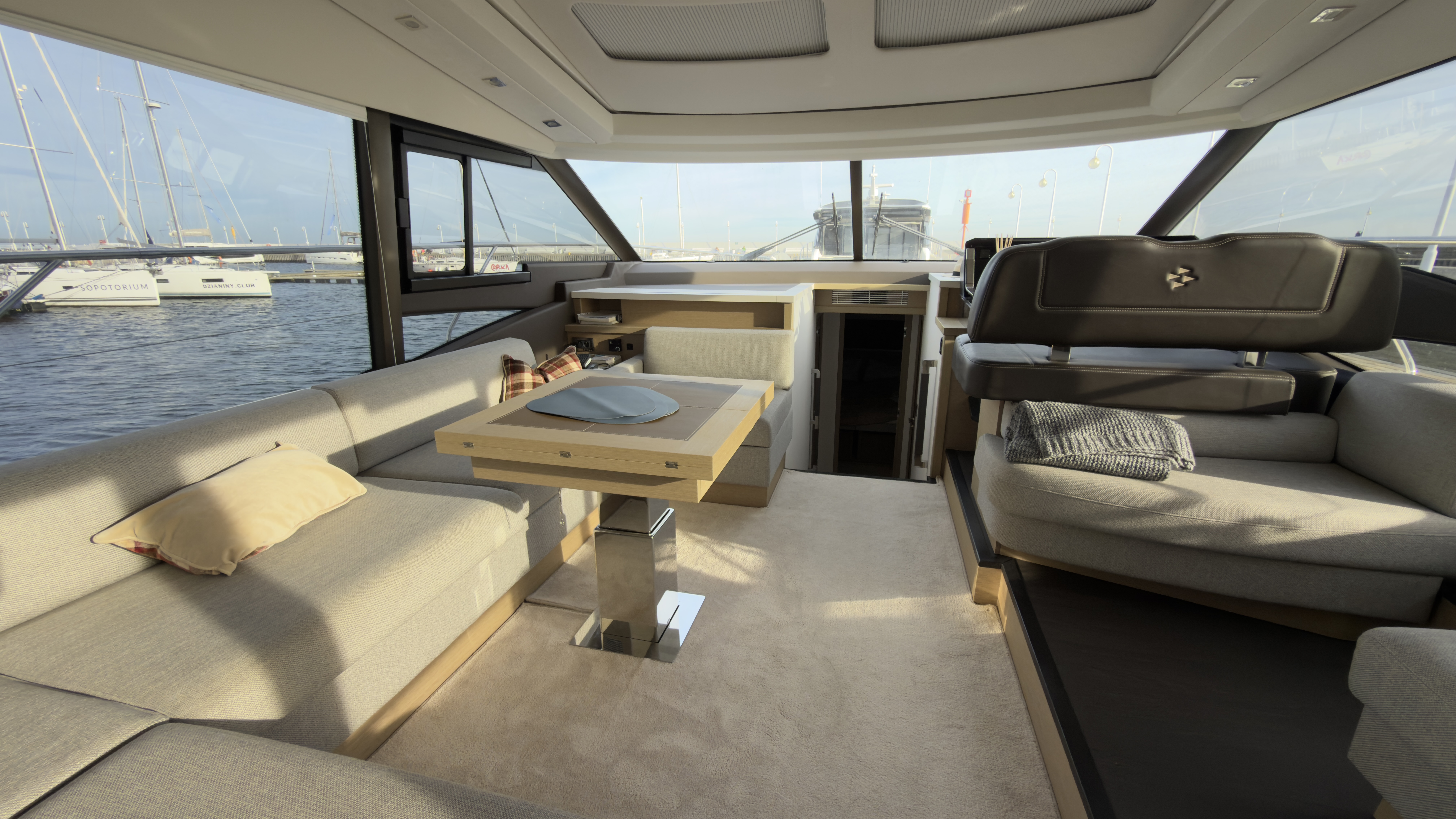 Prestige 590 Flybridge Dzianiny.Club 2, Foto 3