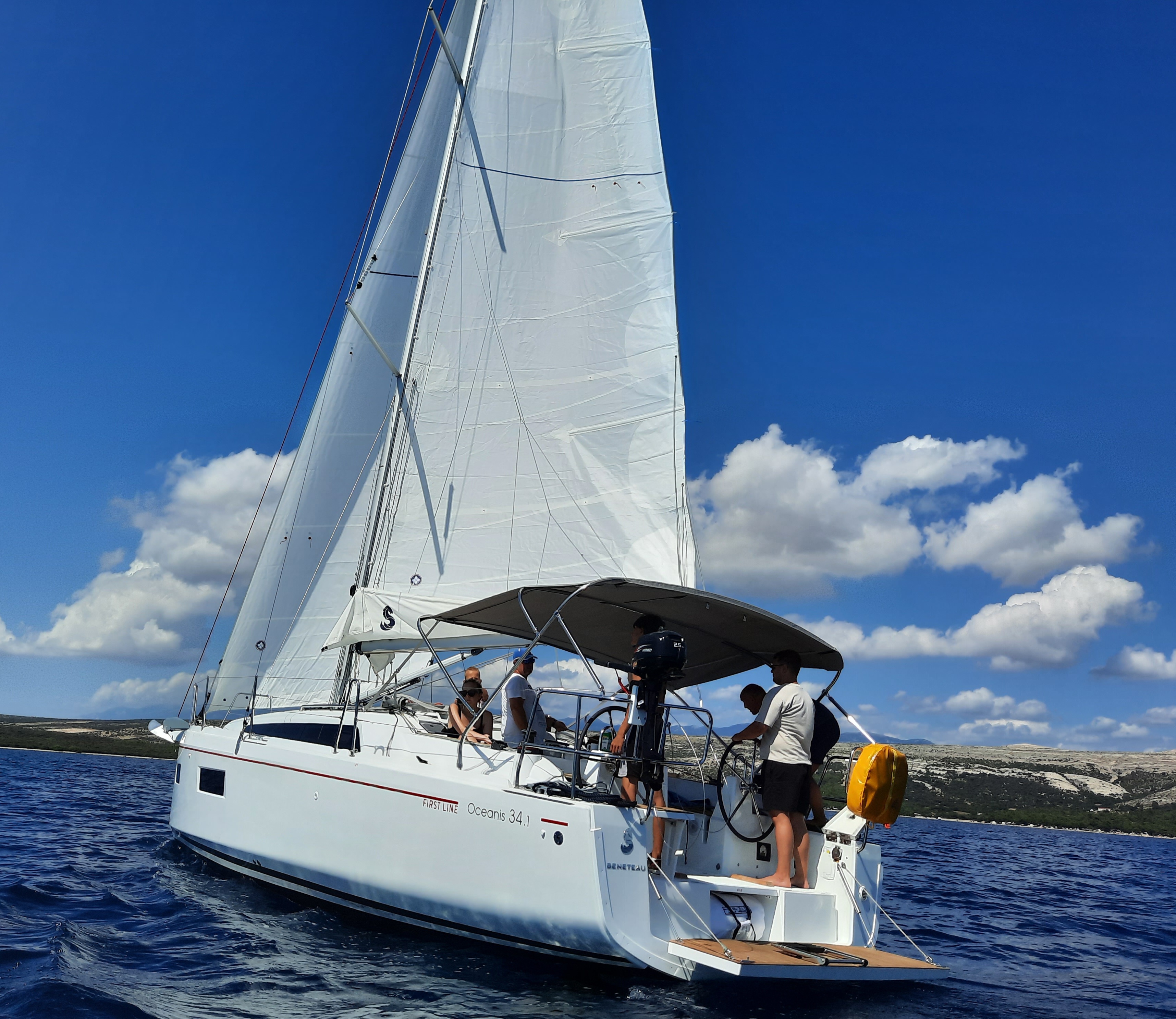 Oceanis 34.1 „Sailing Spirit“ als Charteryacht