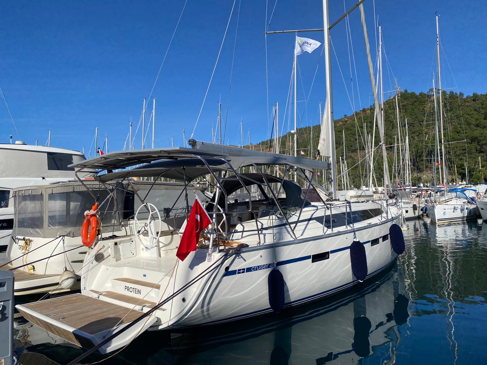 Bavaria Cruiser 46 (4 cab/3WC) „Protein“ als Charteryacht