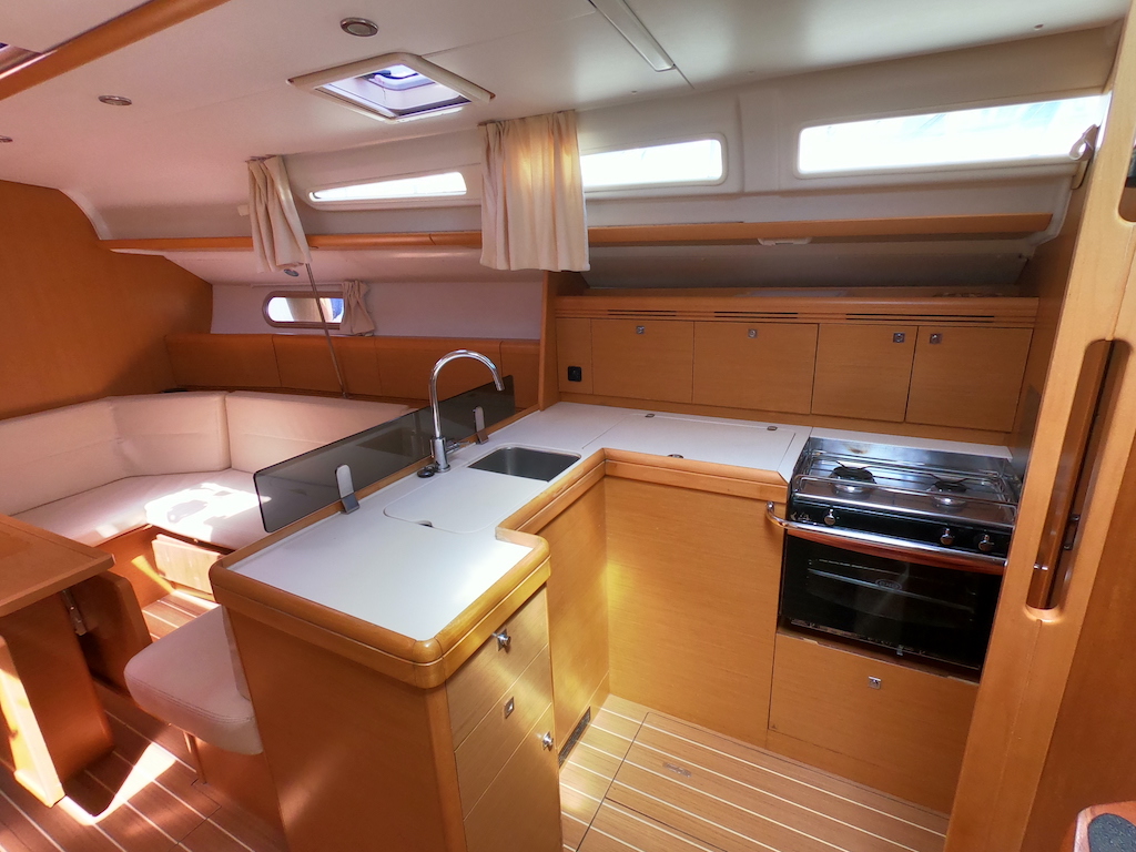 Sun Odyssey 42i Praha, Foto 5