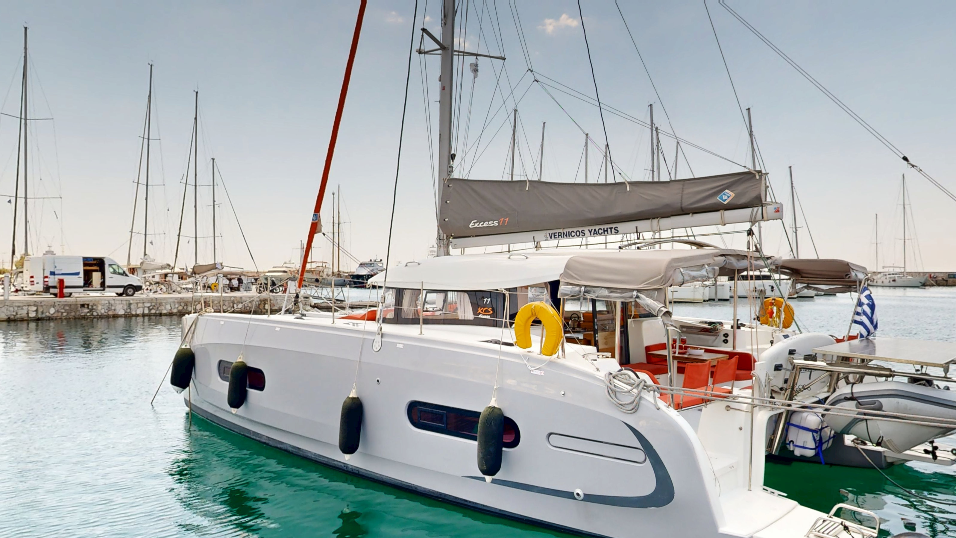 Excess 11 „Alia“ als Charteryacht