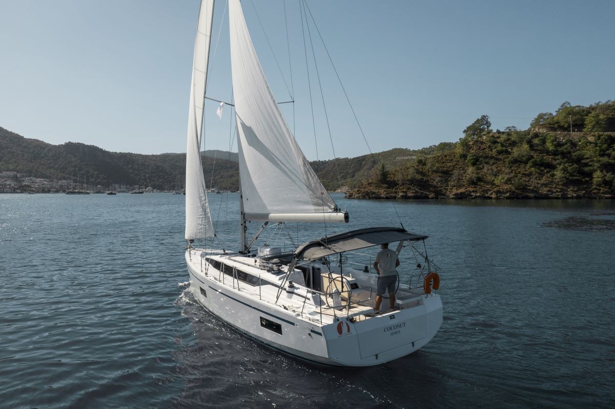 Bavaria C38 „Coconut“ als Charteryacht