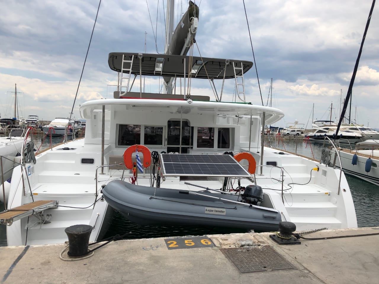 Lagoon 450 F (4+2cab) „Aristofanis“ als Charteryacht