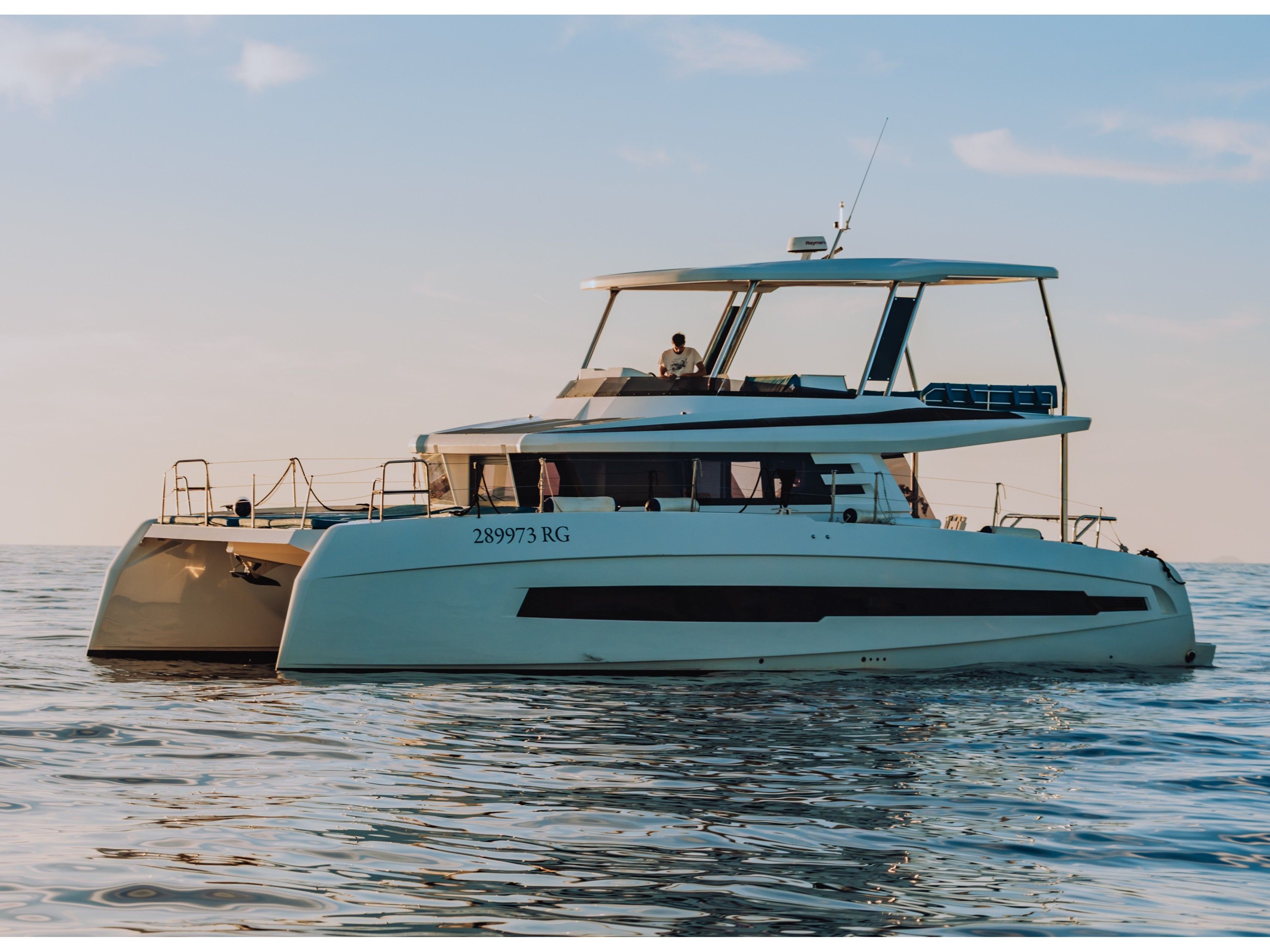 Cervetti 44 Power „Abuzz“ als Charteryacht