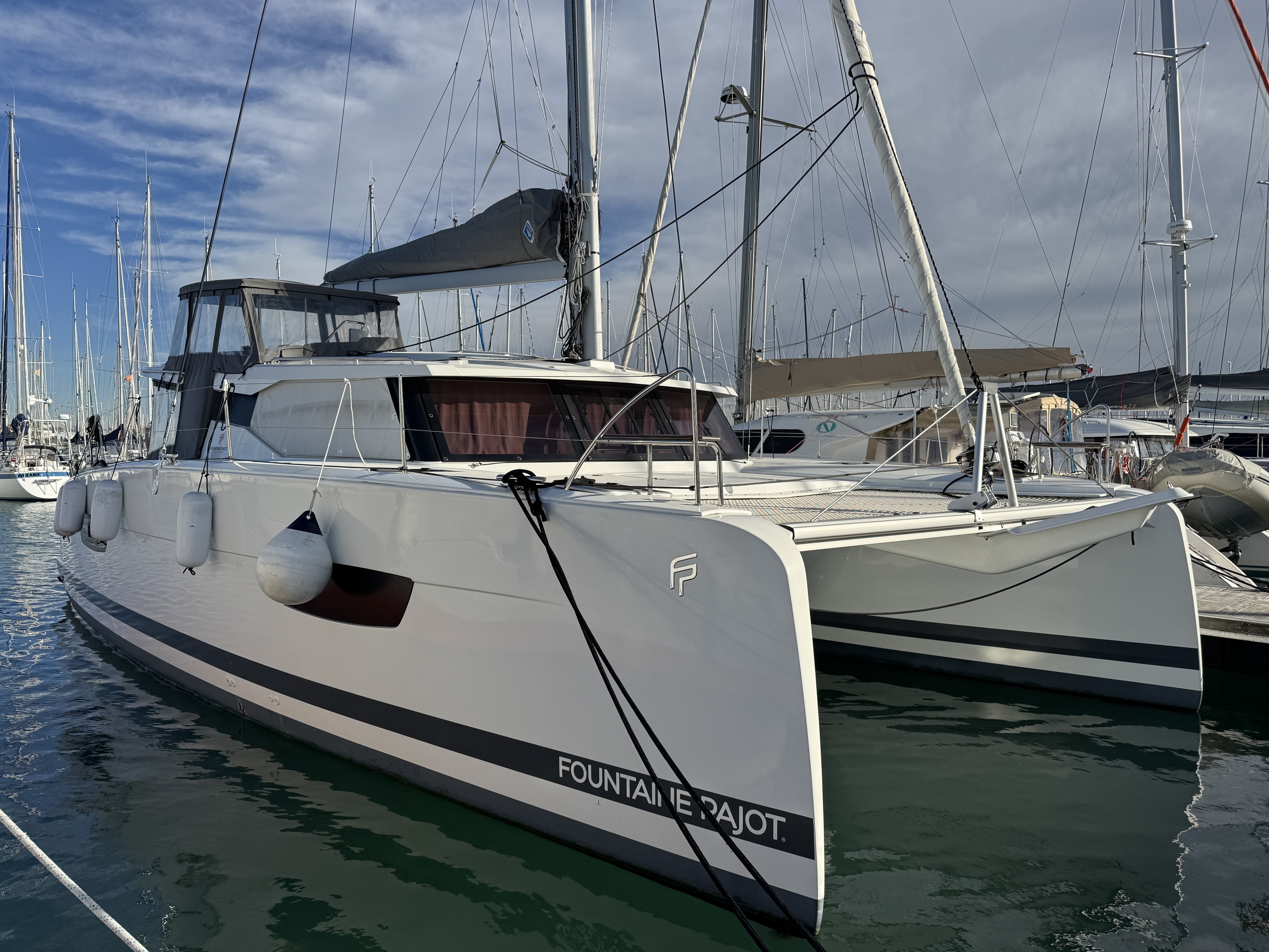 Isla 40 (3cab/3wc) „Jumapi“ als Charteryacht
