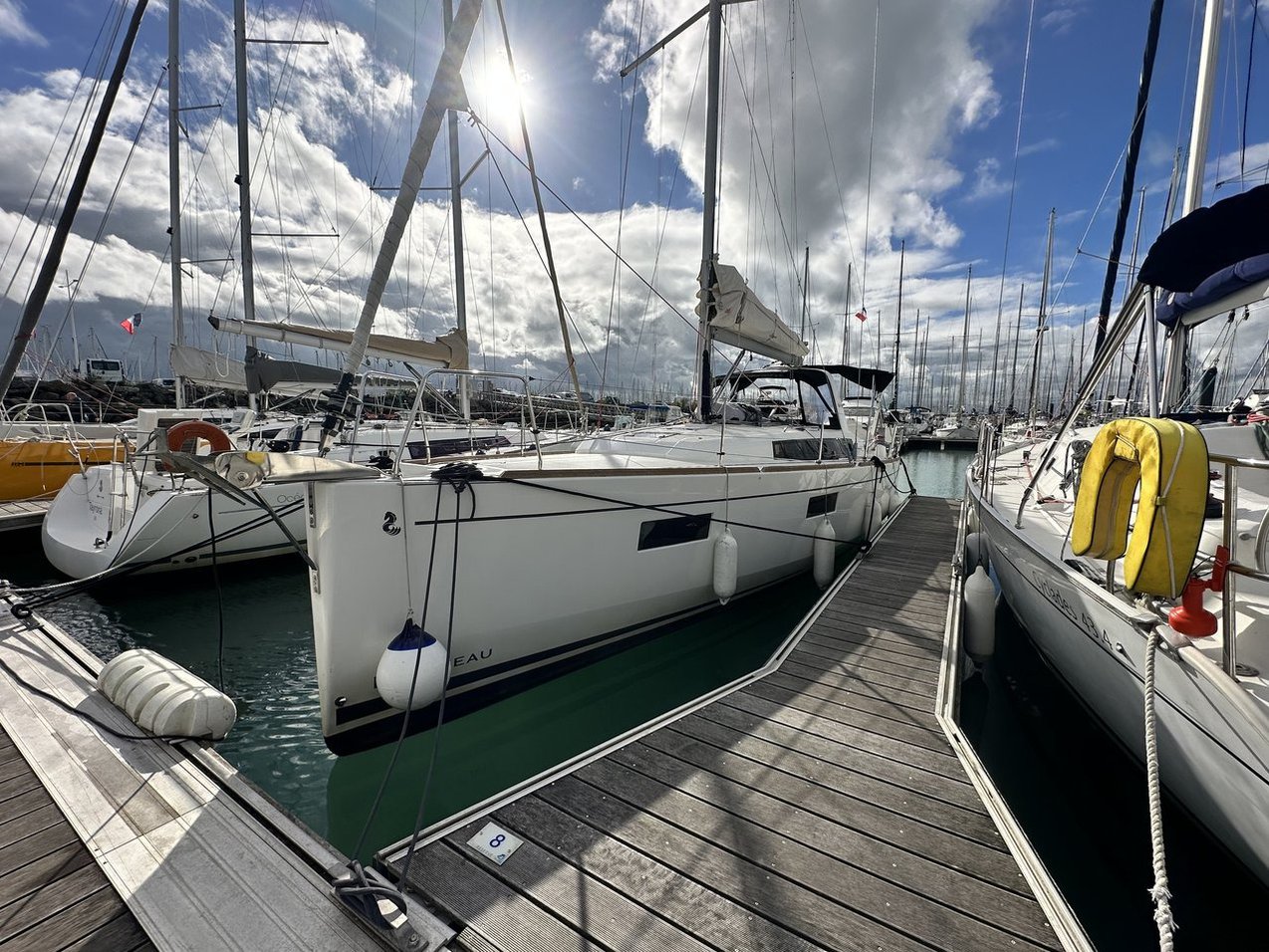 Oceanis 38.1 (3cab2wc) „Delfino“ als Charteryacht