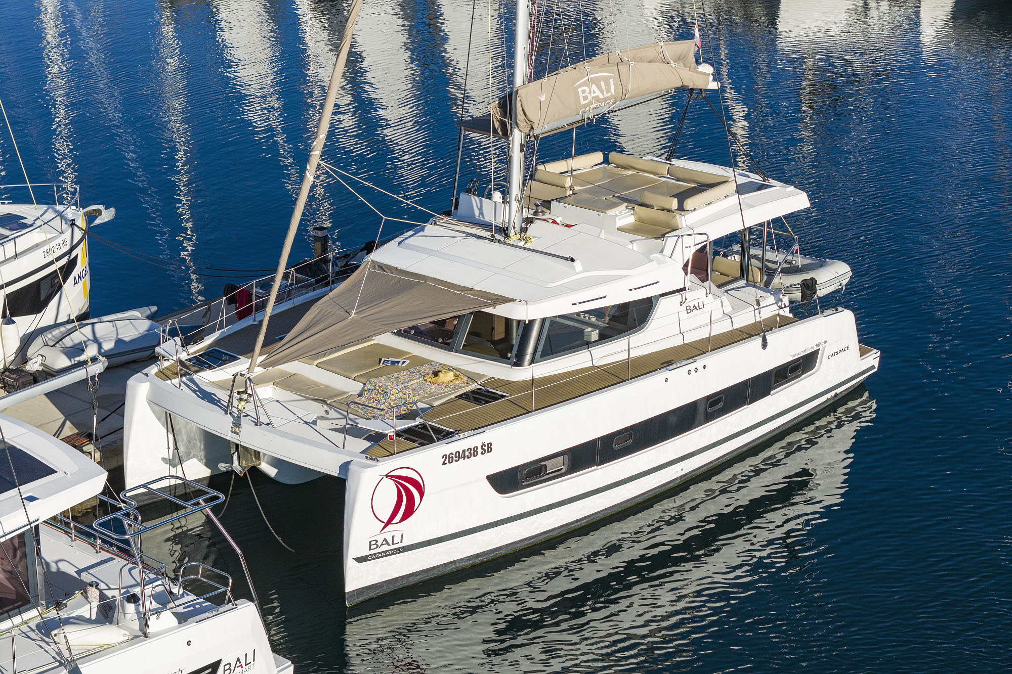 Bali Catspace „Viola“ als Charteryacht