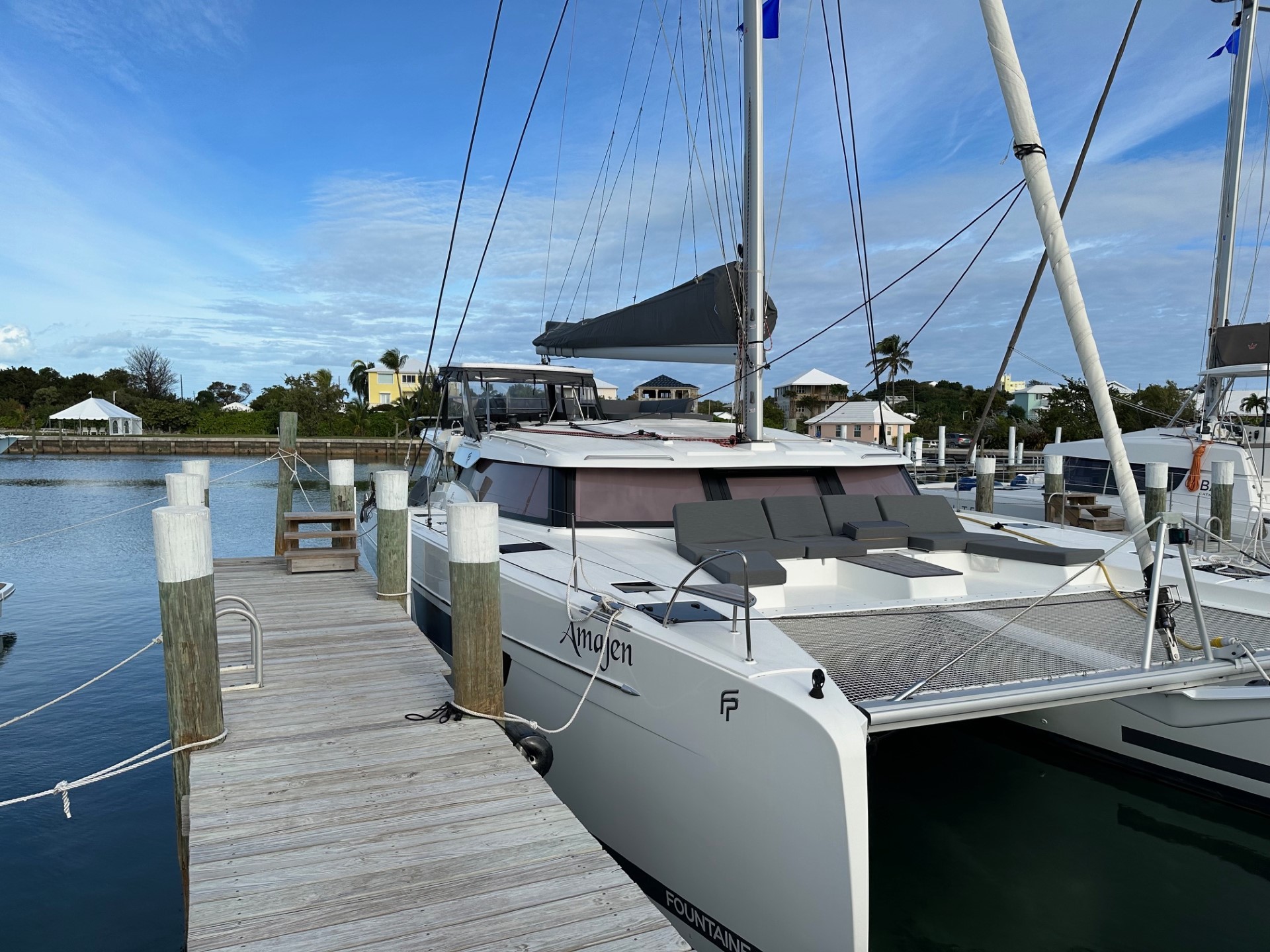 Aura 51 (5cab) „Amajen“ als Charteryacht