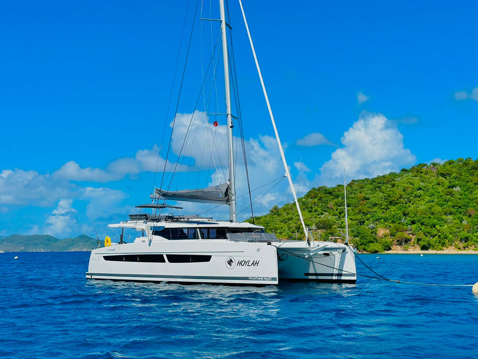 Aura 51 (5cab) „Hoylah“ als Charteryacht