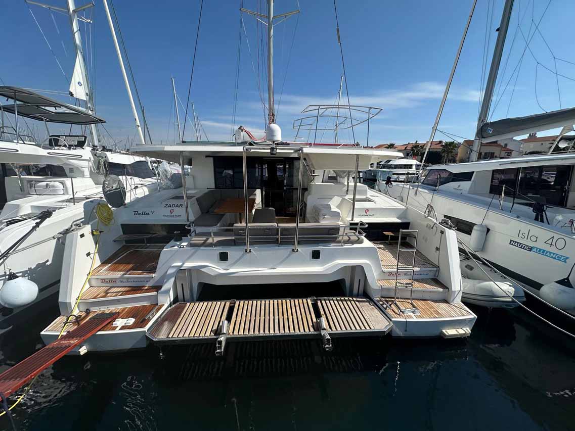 Astréa 42 (4 cab) „Bella V“ als Charteryacht